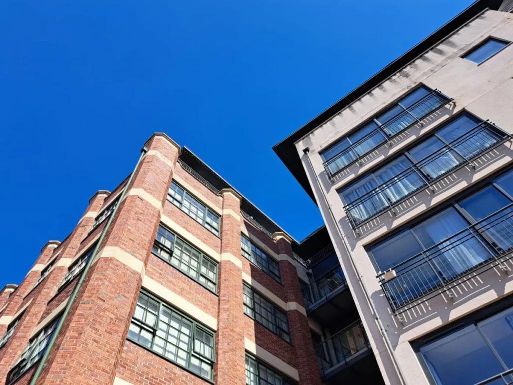 Apartment buildings that need property management staffing